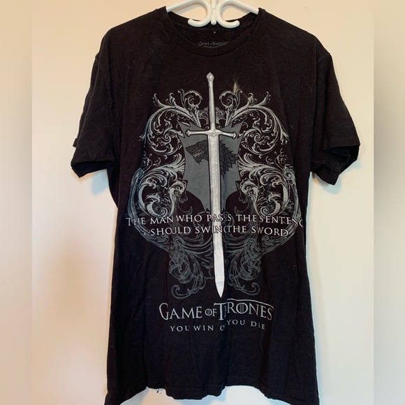 🌼TEES AND TANKS 3 FOR 25$🌼 Game Of Thrones Graphic T-shirt - Picture 1 of 2